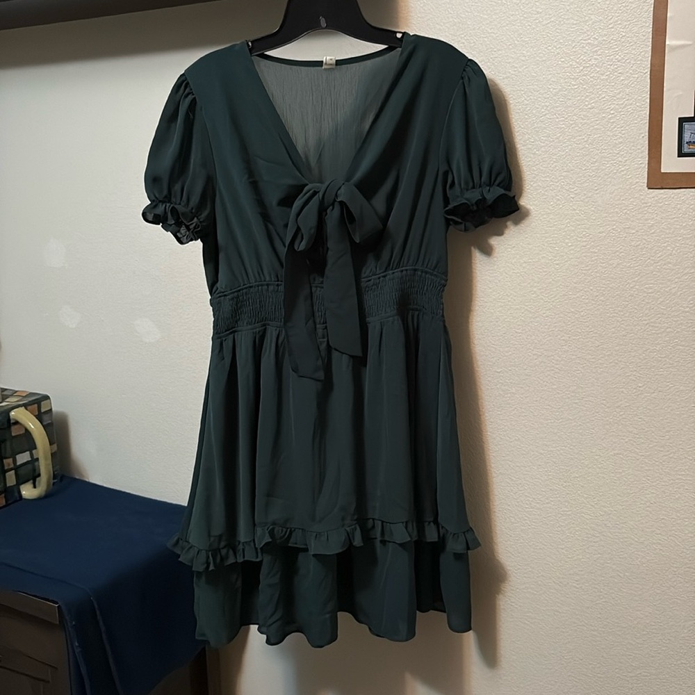 Exlura Women’s Dress Sz L V neck Ruffle Tie Front Coverup Smock Waist NWOT 💚